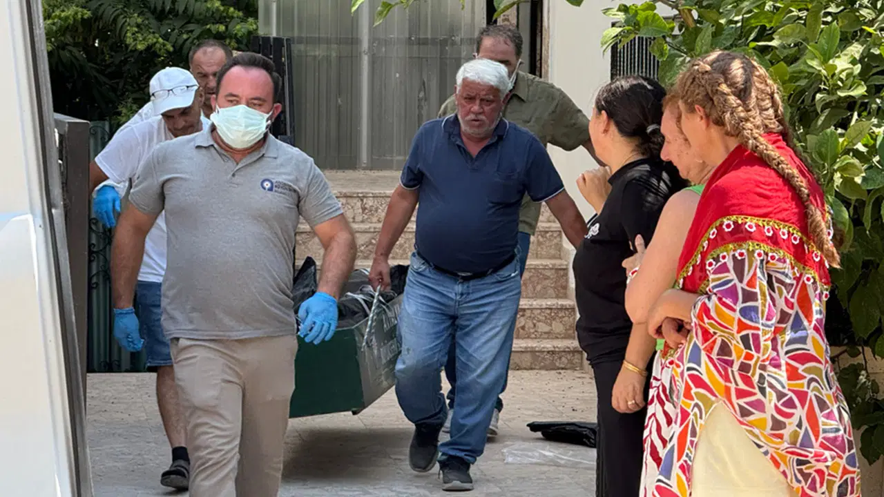 Antalya'da şüpheli olay: Apartmanı koku sardı, öldüğü ortaya çıktı