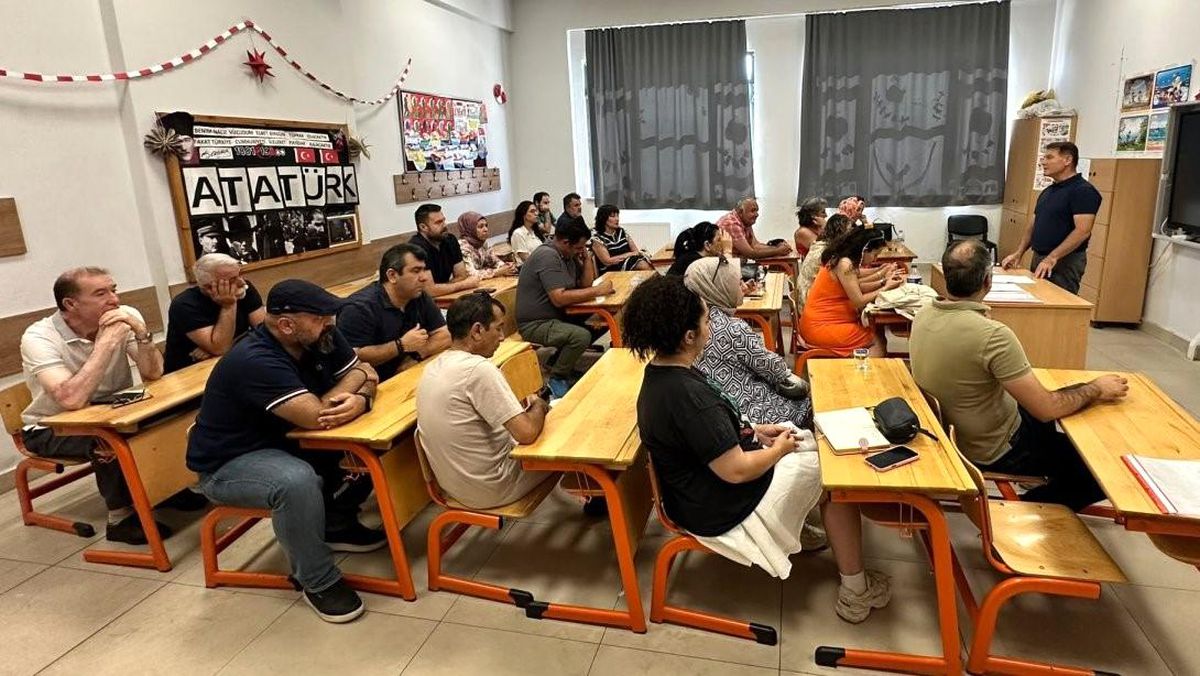 Burhaniye'de LGS Tercih Danışmanlığı Bilgilendirme Toplantısı yapıldı