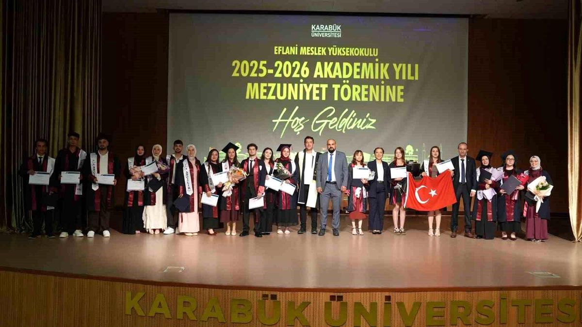 Karabük'te meslek yüksekokullarında mezuniyet coşkusu