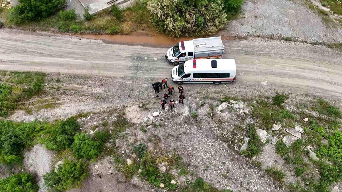 Kelkit Çayı'na atlayan kızı arama çalışmaları 19'uncu gününde de devam ediyor