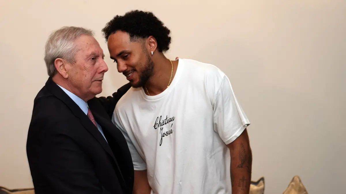 Aziz Yıldırım ile Shane Larkin bir araya geldi