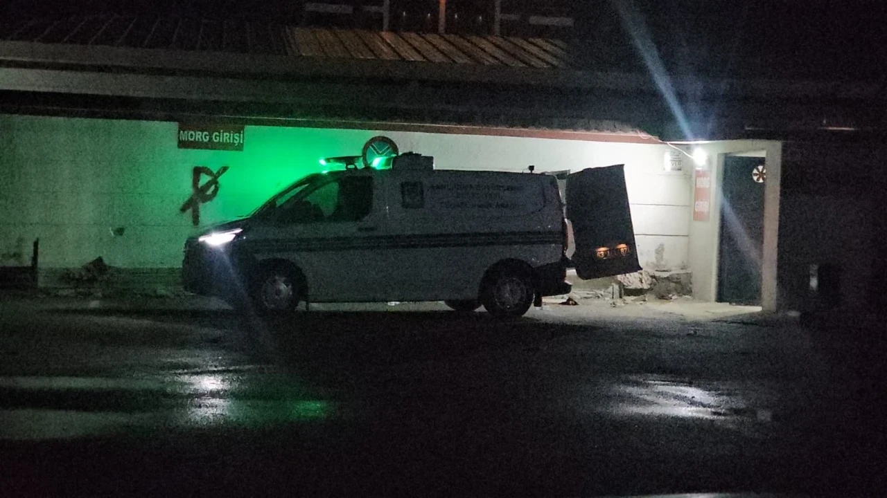 Katliam gibi kaza! Otomobil şarampole yuvarlandı: Çok sayıda ölü ve yaralı var