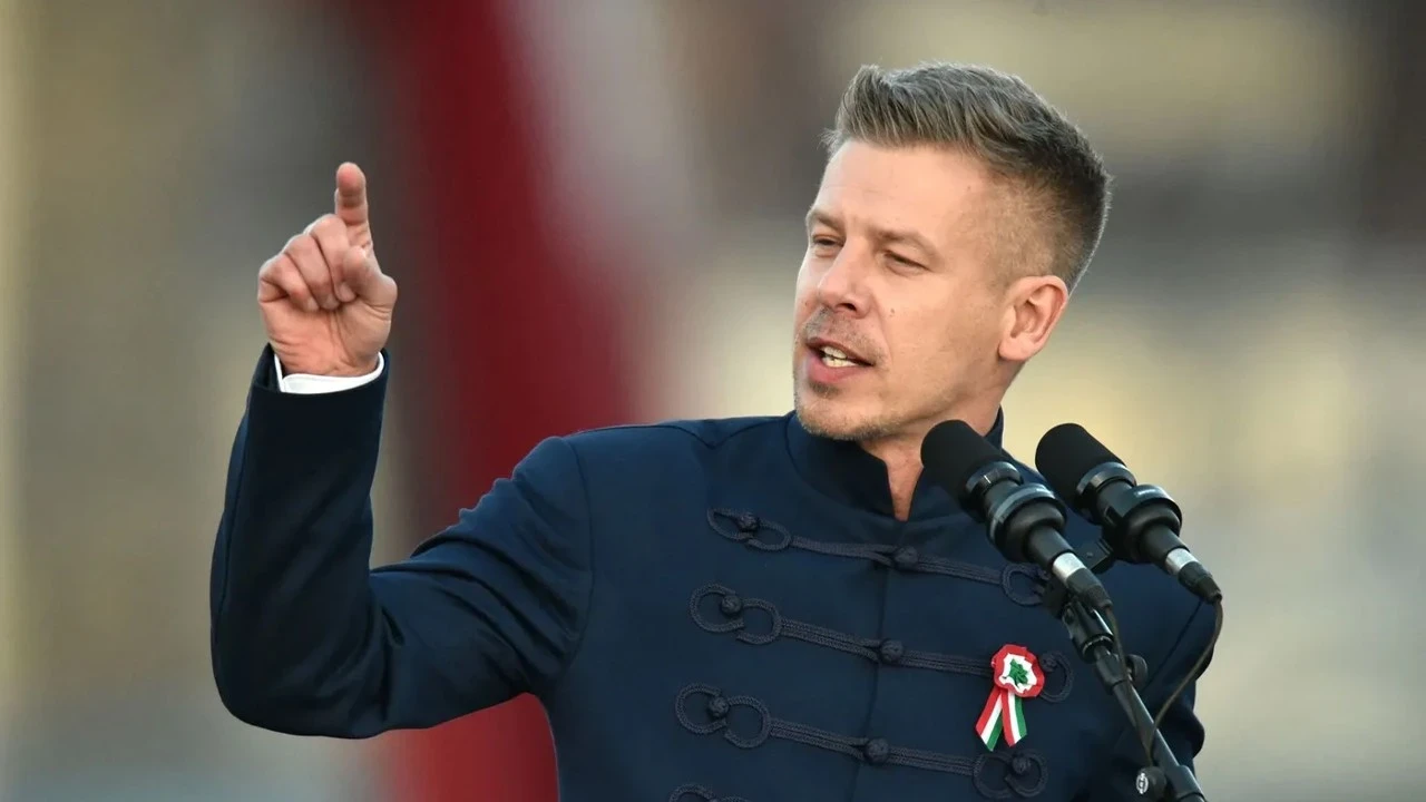 Canlı yayında neye uğradığını şaşırdı: Macaristan Başbakanı Peter Magyar'a tükürüklü saldırı
