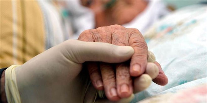 Evde bakım yardımı ödemeleri hesaplara yatırılmaya başlandı