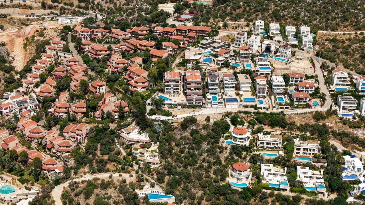 Lüks villa tatillerinin bedeli dudak uçuklatıyor