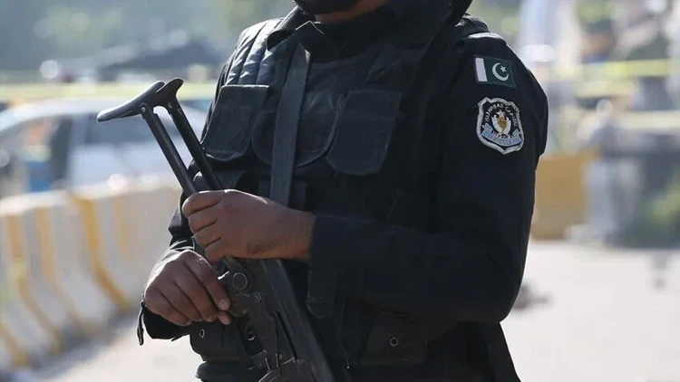 Pakistan'da yolcu otobüsü uçuruma yuvarlandı: Çok sayıda can kaybı