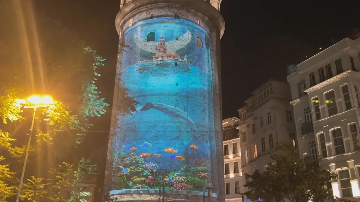 Galata Kulesi'nde Sıfır Atık Haftası nedeniyle ışık gösterisi