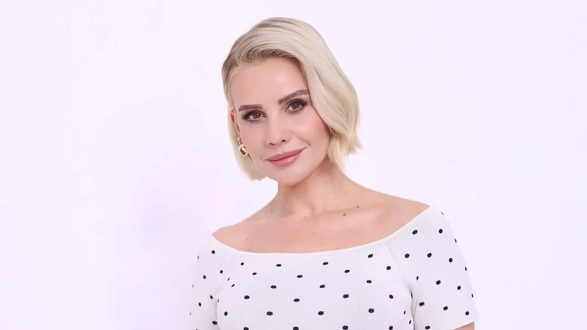 Esra Erol'un romantik paylaşımına Ali Özbir'den esprili yanıt