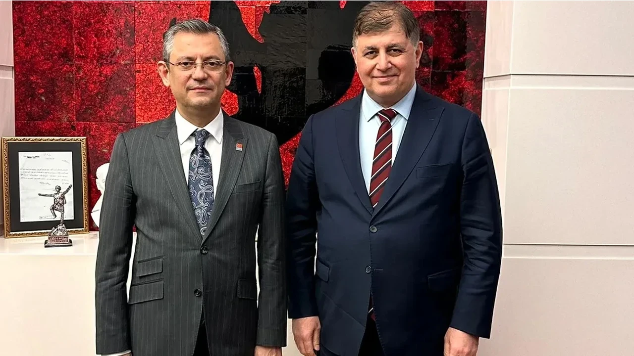 Olay Özgür Özel iddiası! Attığı küfürlü mesajla tüm ipleri kopardı