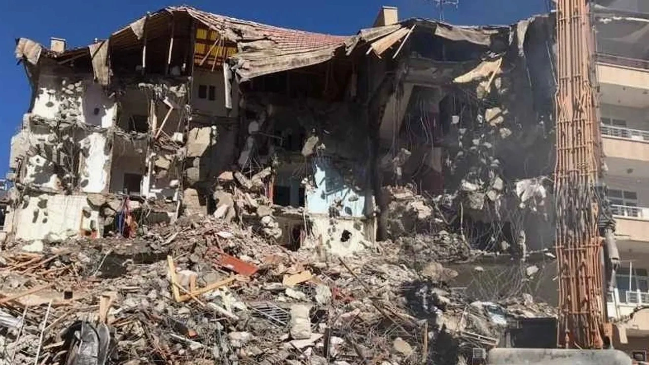 7 kişiye mezar olan Beydağı Otel davasında bilirkişi raporu çıkmadı: Duruşma ertelendi