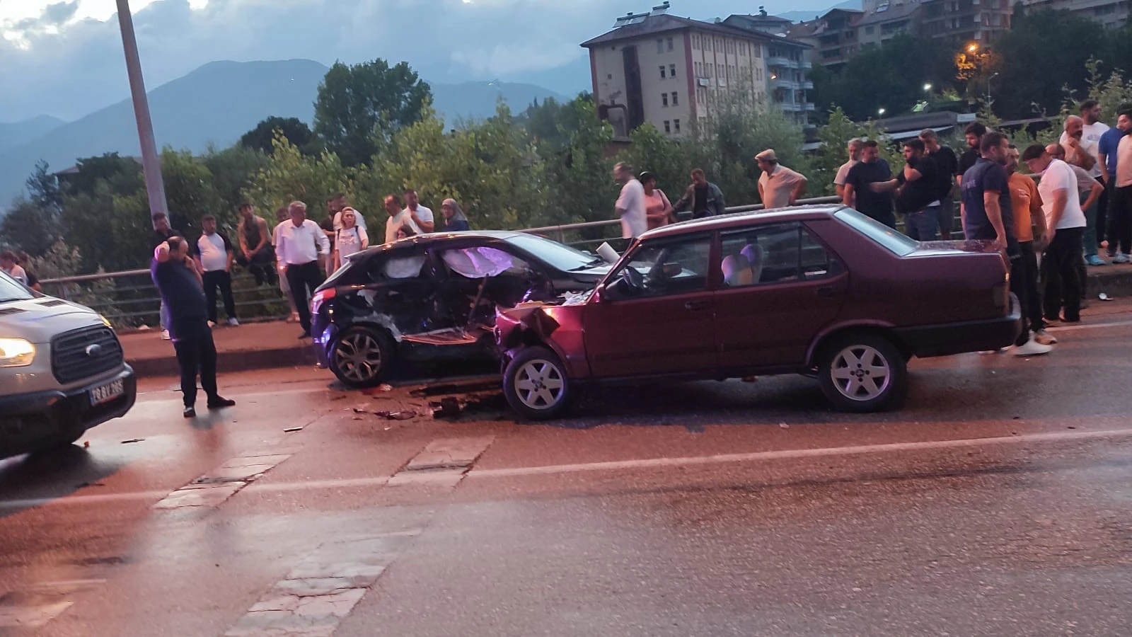 Karabük'te iki otomobil çarpıştı: 4 yaralı