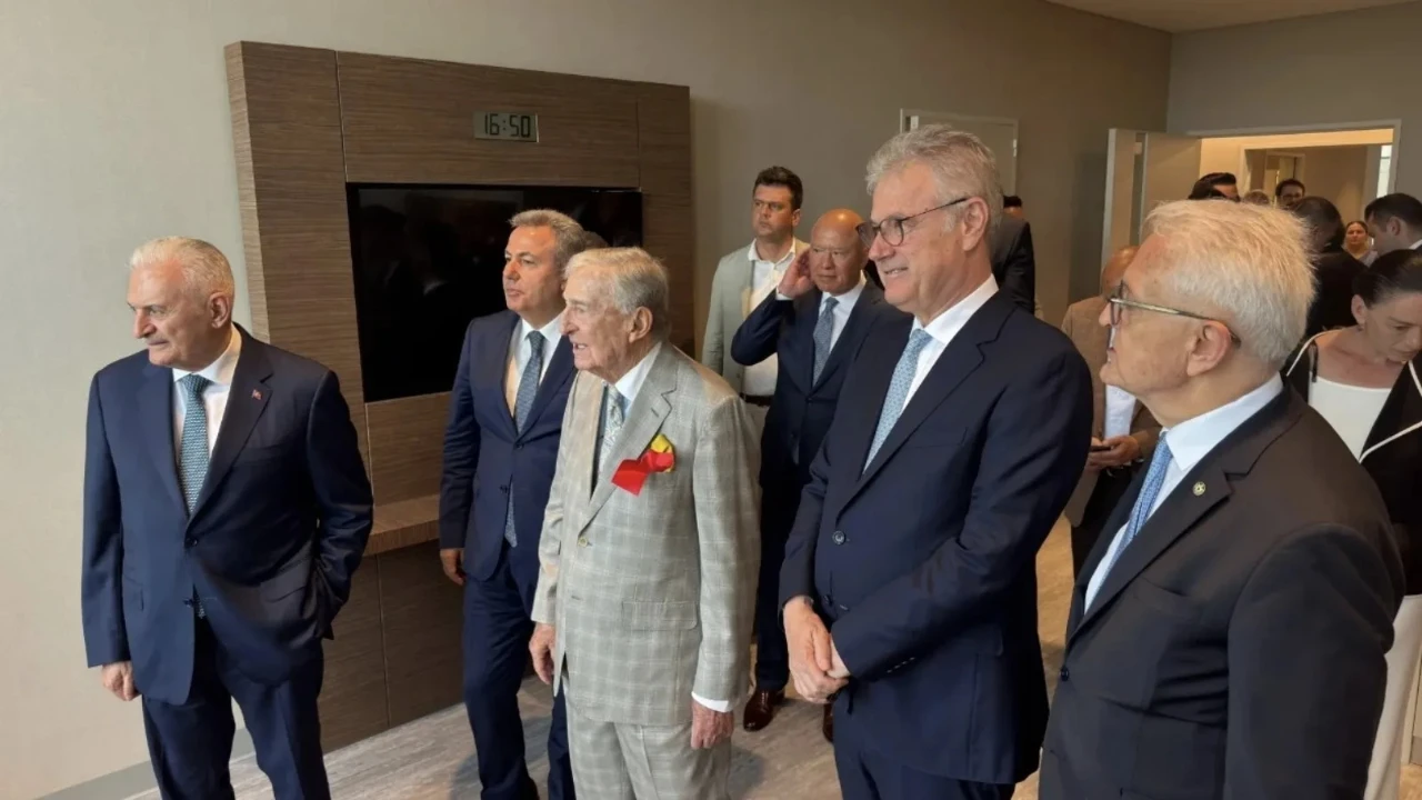 Nevşin Mengü'den Binali Yıldırım yorumu: AKP'li olmanın bazı avantajları var