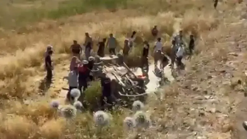 Şanlıurfa’da otomobil şarampole yuvarlandı; 1 ölü, 4 yaralı