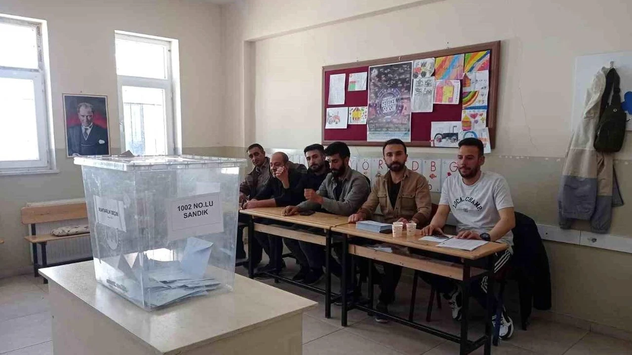 Başkale’de 4 mahallede muhtarlık seçimi yenilendi