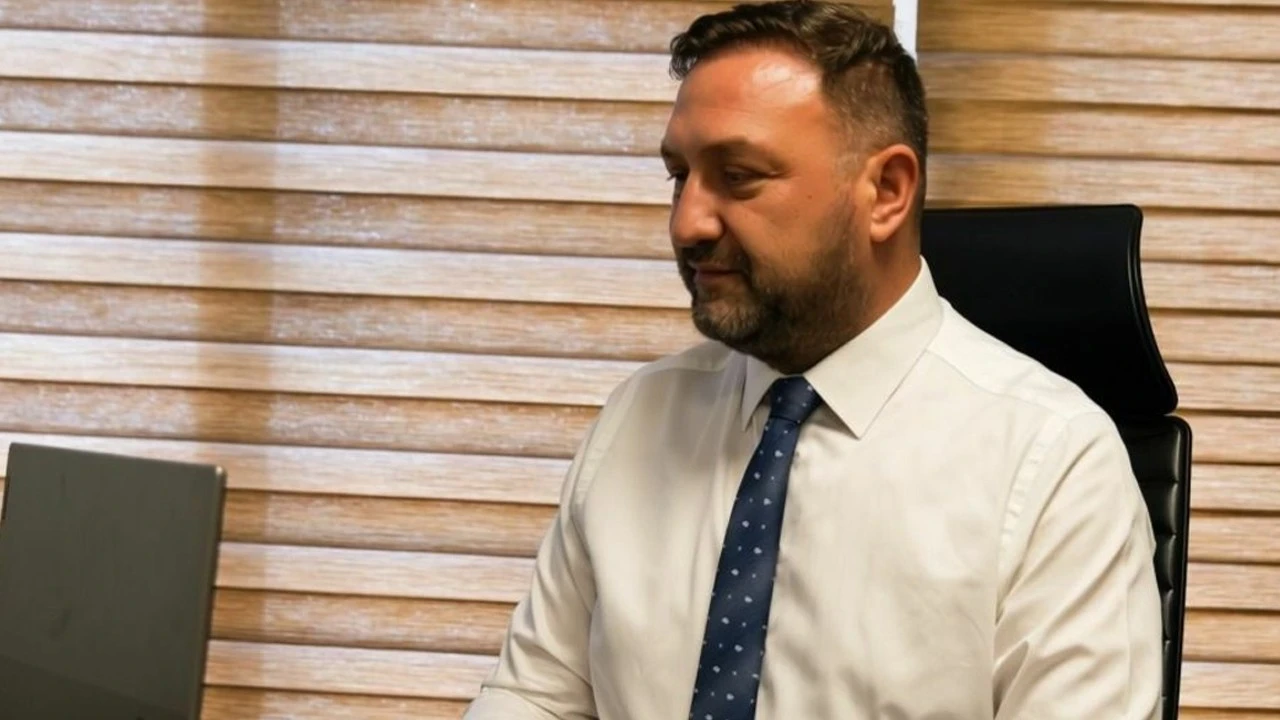 CHP'de yine ortalık karıştı! İzmir il başkanlığı binasında Utku Gümrükçü gerilimi: Arbede çıktı
