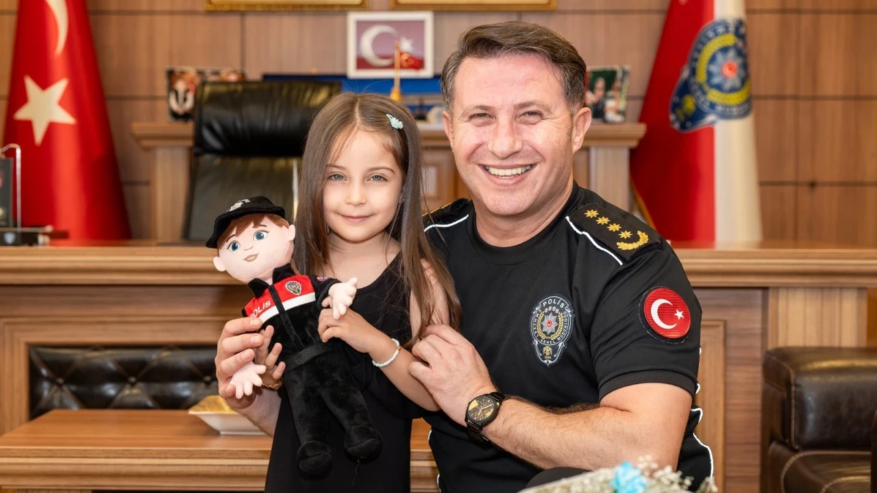 Kahraman gazinin kızına 'Yunus Polis Bebeği' hediye edildi