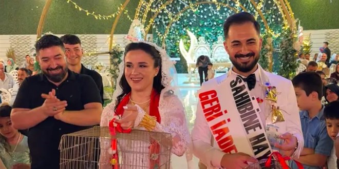 Düğünde altın yerine 100 civciv taktı