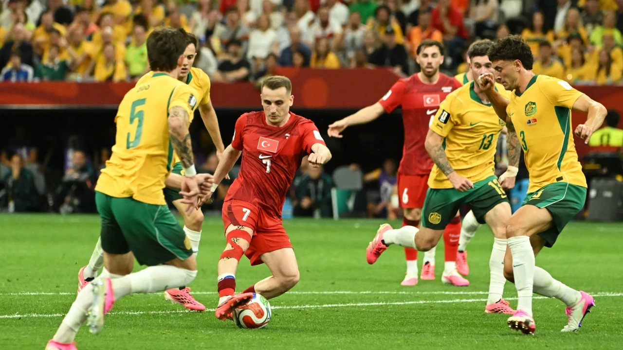 Avusturalya otobüsü çekti, Türkiye kapıyı açamadı: Dünya Kupası’na kötü başladık! 2-0