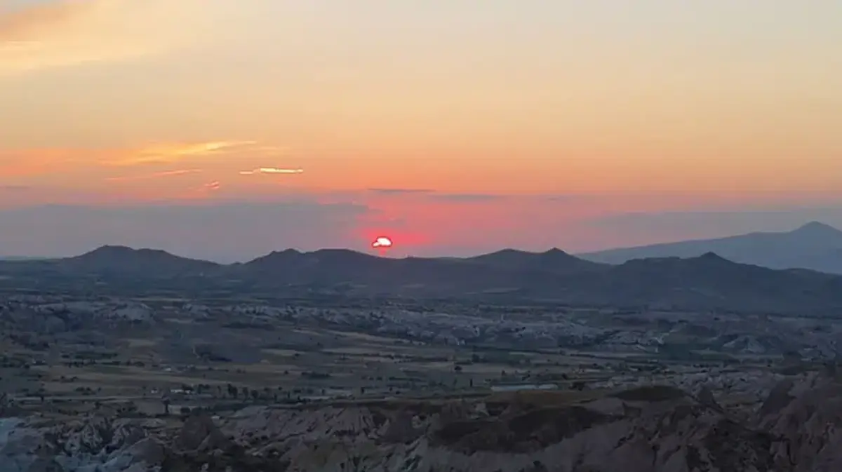 Tarihi dokusu ve eşsiz atmosferiyle ünlü Kapadokya, dünyanın en iyi gün batımı destinasyonu seçildi