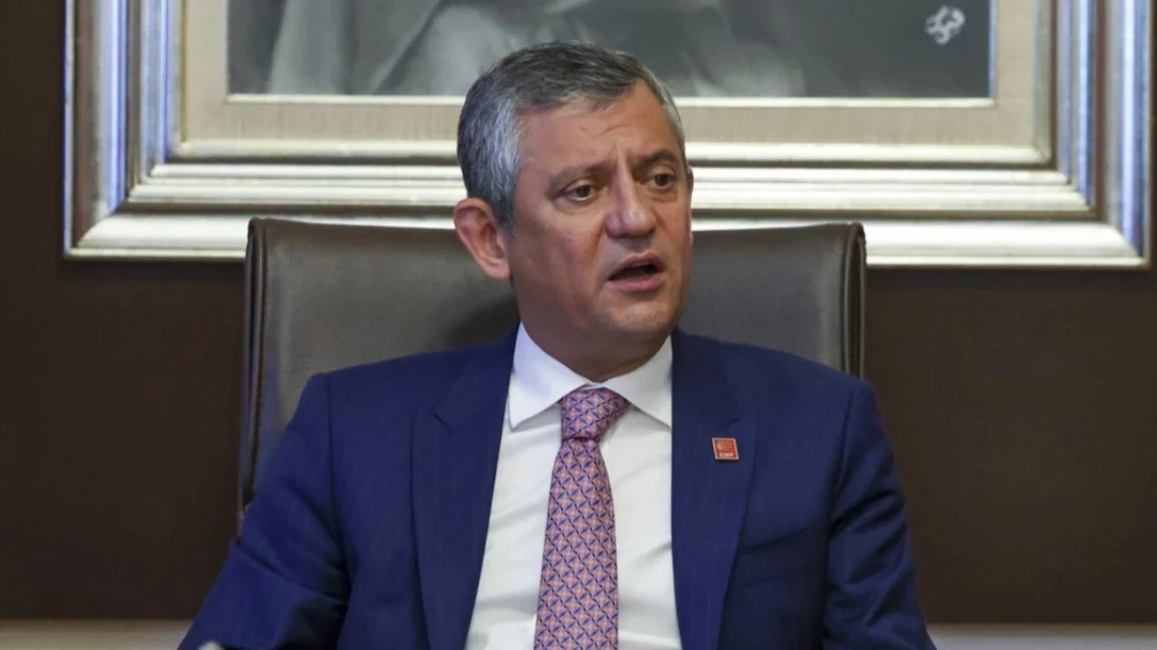 CHP'de büyük kopuş kapıda: Özgür Özel'in görüştüğü iki parti belli oldu!