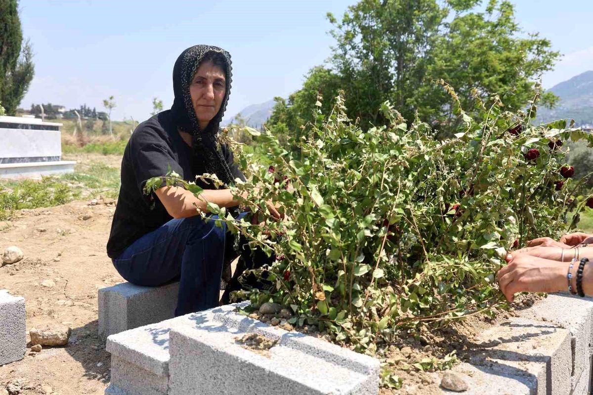 Yolunu gözlediği iki çocuğunun babası kazada can verdi