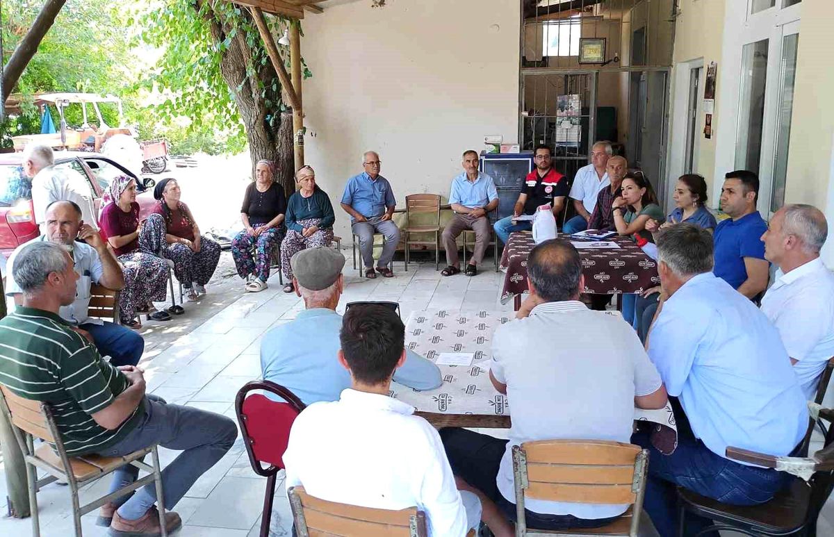 Avcılar Mahallesi'nde Buzağı bakım ve beslenmesi eğitimi