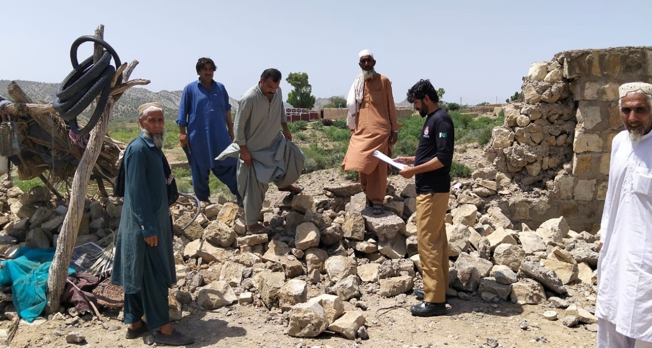 Pakistan’da hissedilen 5,9 büyüklüğündeki deprem paniğe neden oldu