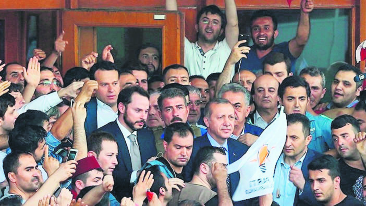 15 Temmuz'un silinen radar kayıtları ortaya çıktı! Başkan Erdoğan'ın uçağına hain pusu: Yanında ailesi ve Berat Albayrak vardı