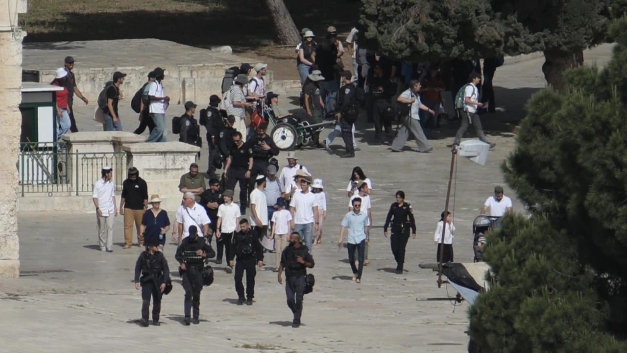 Yahudi yerleşimcilerden Mescid-i Aksa'da provokasyon