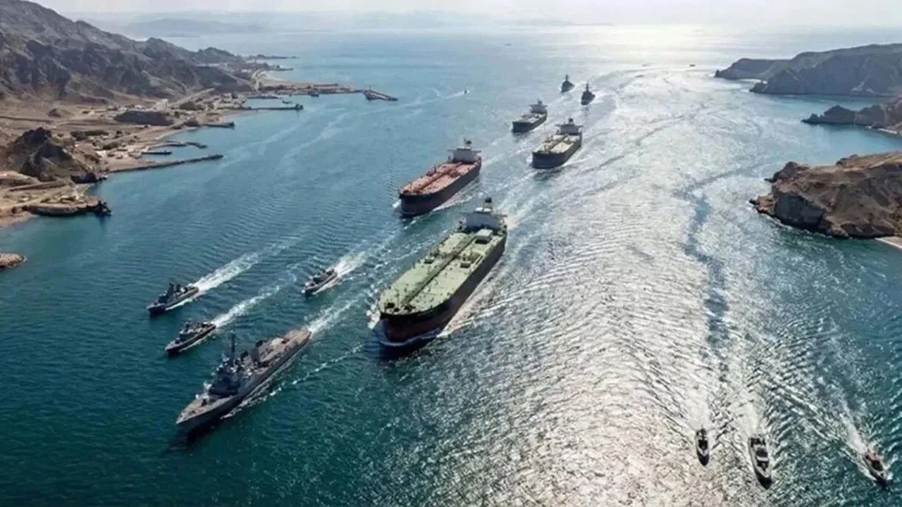 ABD Enerji Bakanı: Hürmüz'den 24 saatte 20 milyon varil geçti