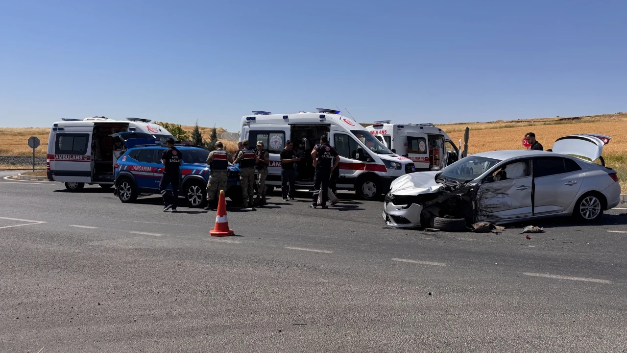 Diyarbakır'da iki otomobil çarpıştı: 6 yaralı