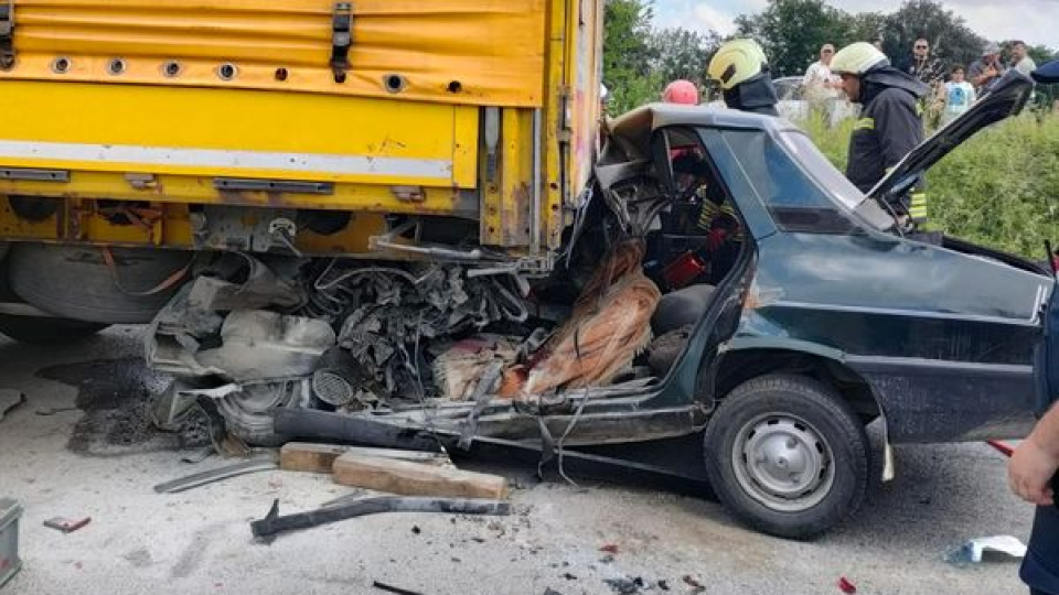 Dehşet dolu kaza! TIR'a arkadan çarptı! Can kayıpları var!