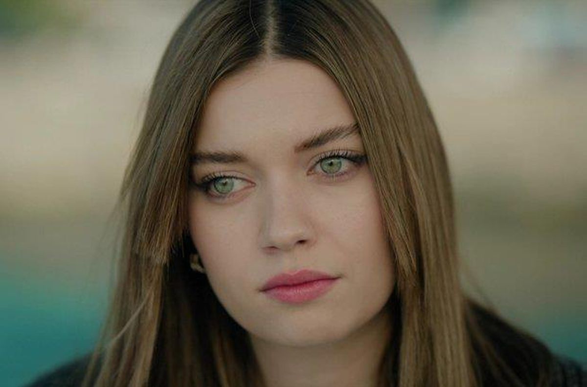 Afra Saraçoğlu diziden ayrıldı mı?