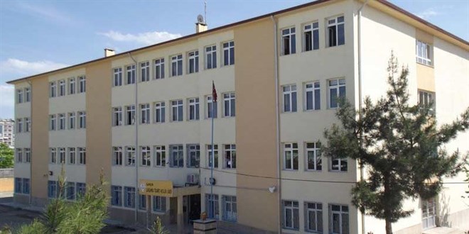 Okul duvarına sprey boyayla yazı yazdı, 4 yıla kadar hapsi isteniyor