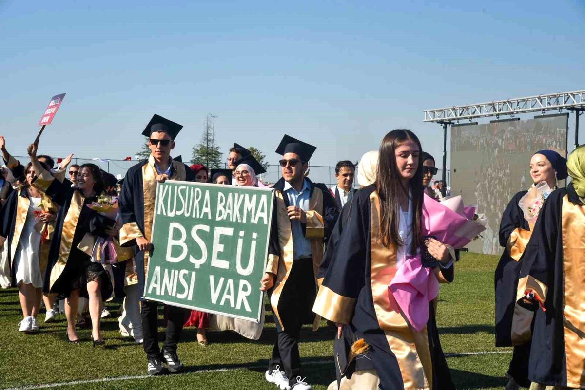 BŞEÜ'de mezuniyet coşkusu