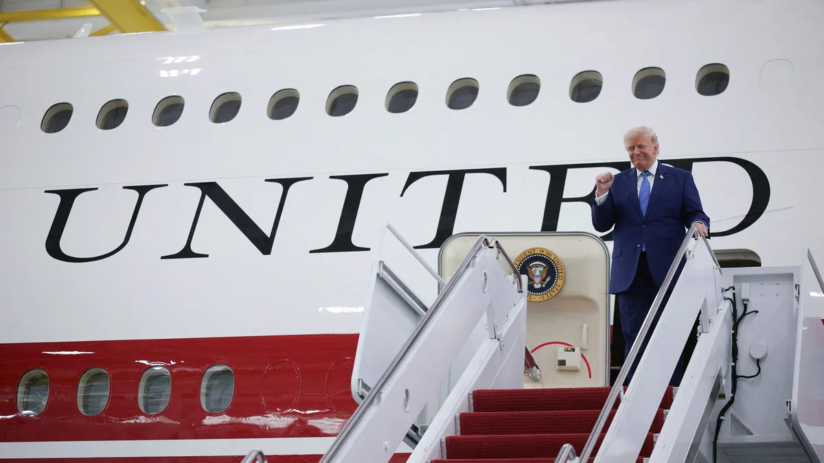 Trump yeni Air Force One'ı tanıttı Katar'a teşekkür etti 'Türkiye'ye bununla gideceğim!'