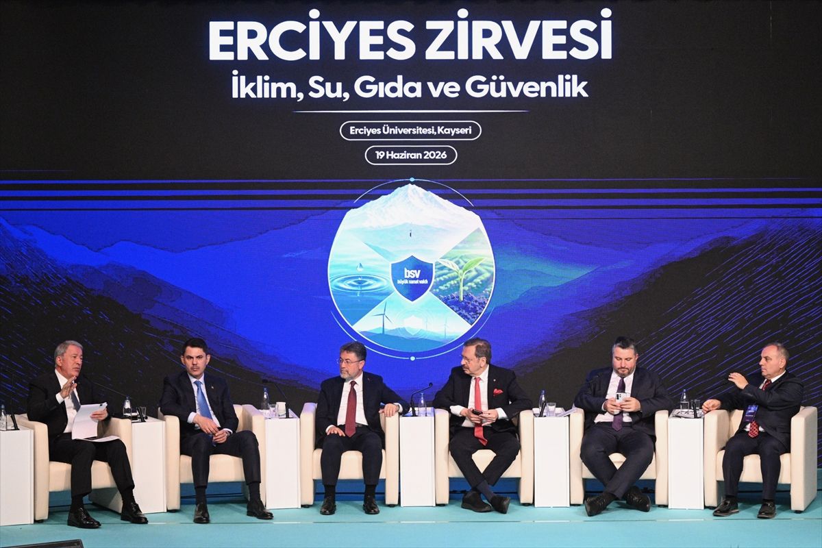 TBMM Milli Savunma Komisyonu Başkanı Akar, Erciyes Zirvesi'nde konuştu Açıklaması