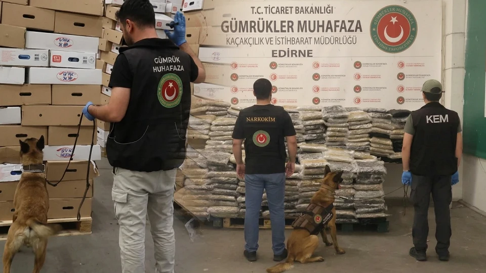Ticaret Bakanlığı Operasyonu: Kapıkule'de iki TIR'da 1 ton 153 kilo uyuşturucu bulundu | Asayiş Haberleri
