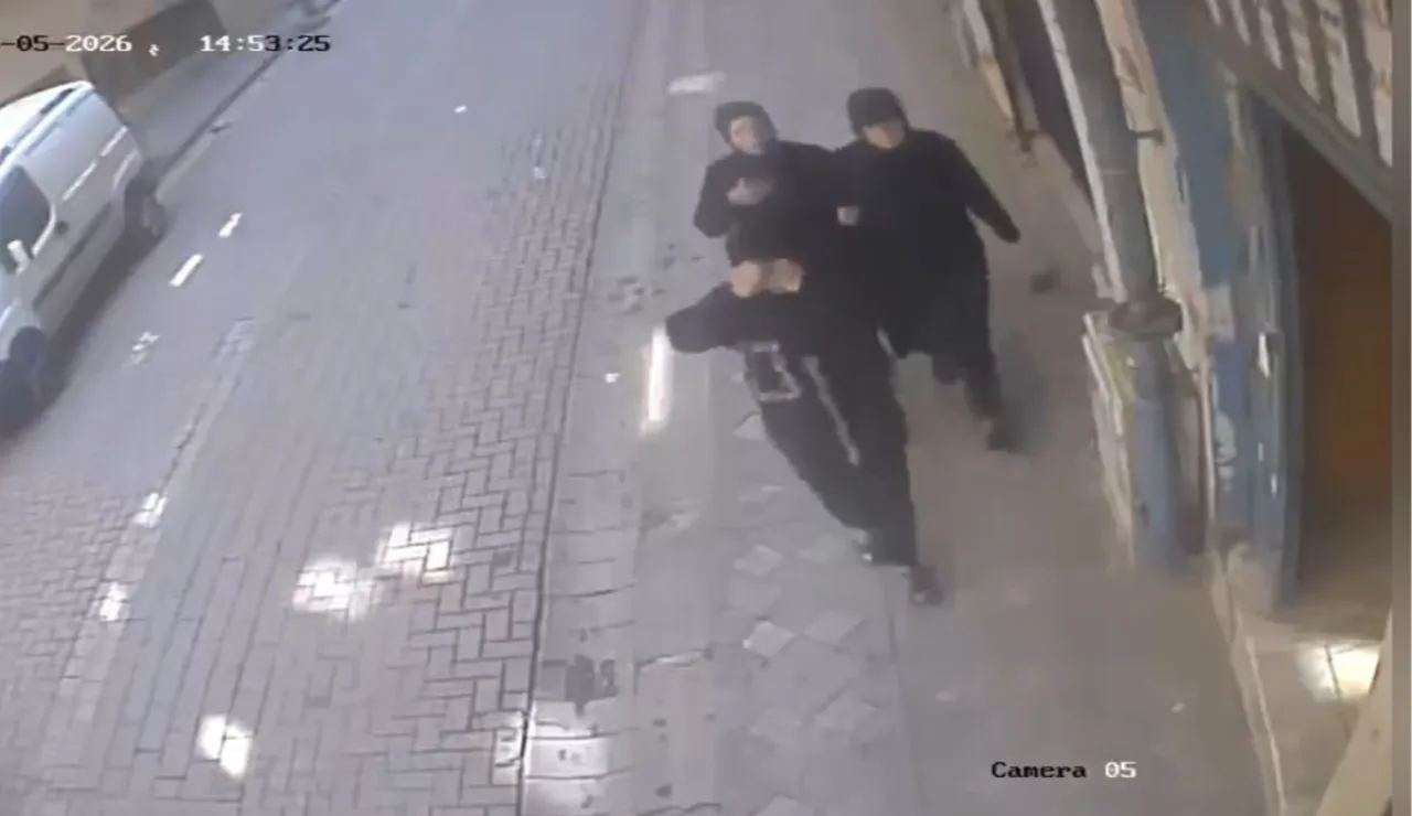 Suç makinesi kadın hırsızlar kaçamadı! Çaldıkları paralarla kıskıvrak yakalandılar