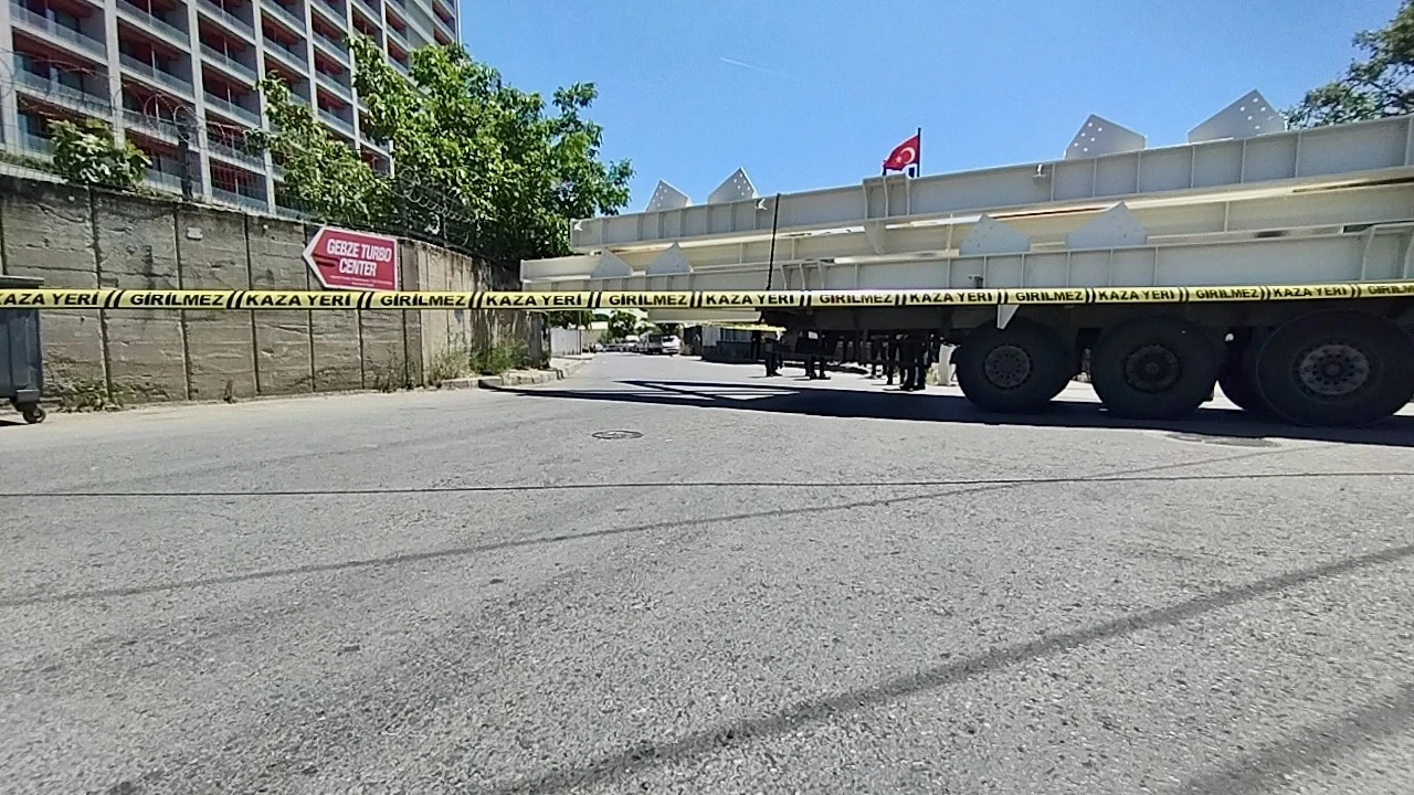 TIR'la duvar arasında kalıp can verdi