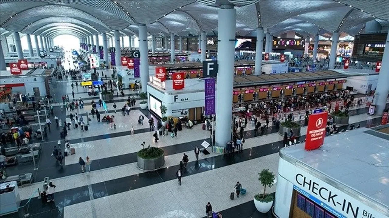 İstanbul Havalimanı'nda simsar operasyonu: 21 kişi yakalandı