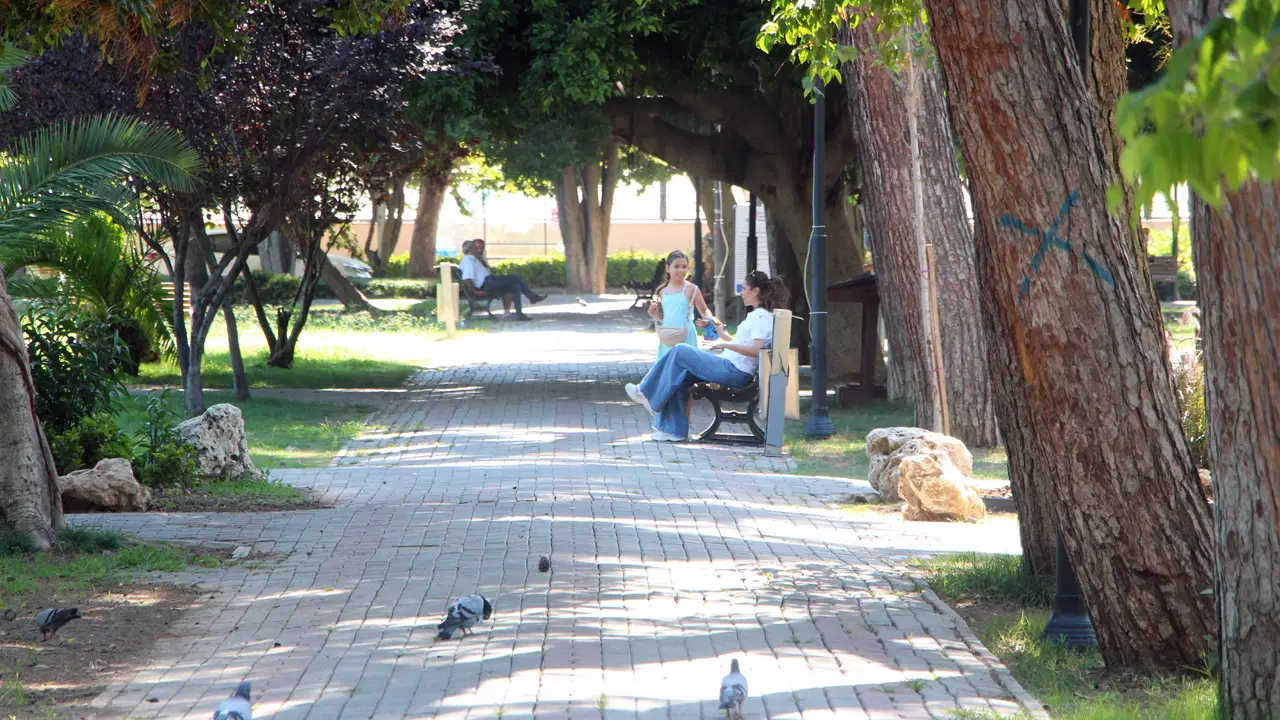 Adana sıcağa teslim: Termometreler 42 dereceyi gösterdi!