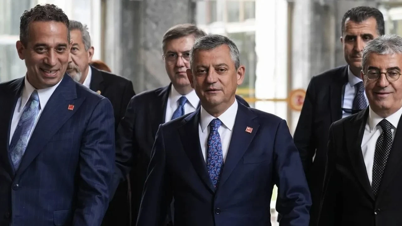 CHP’de parti için trafik hızlandı! Özel ve ekibi karar vermek üzere! Partinin adı belli oldu