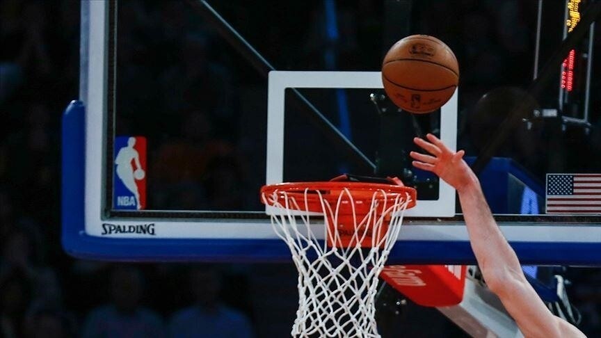 Knicks, NBA finallerinin en büyük geri dönüşünü yaparak Spurs'ü mağlup etti