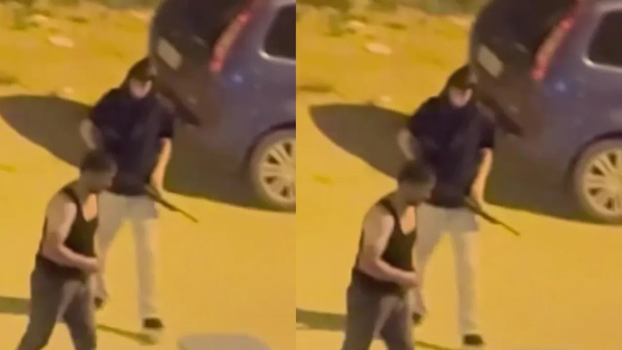 Adana inanılmaz anlar! Sokakta pompalı tüfekle hiç çekinmeden atış talimi yaptı: O anlar kamerada