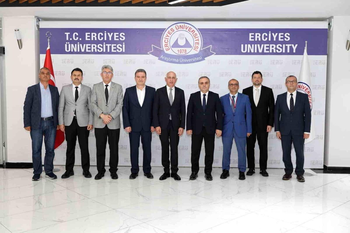 Hayırsever iş insanı Asım Kibar, ERÜ'de anıldı