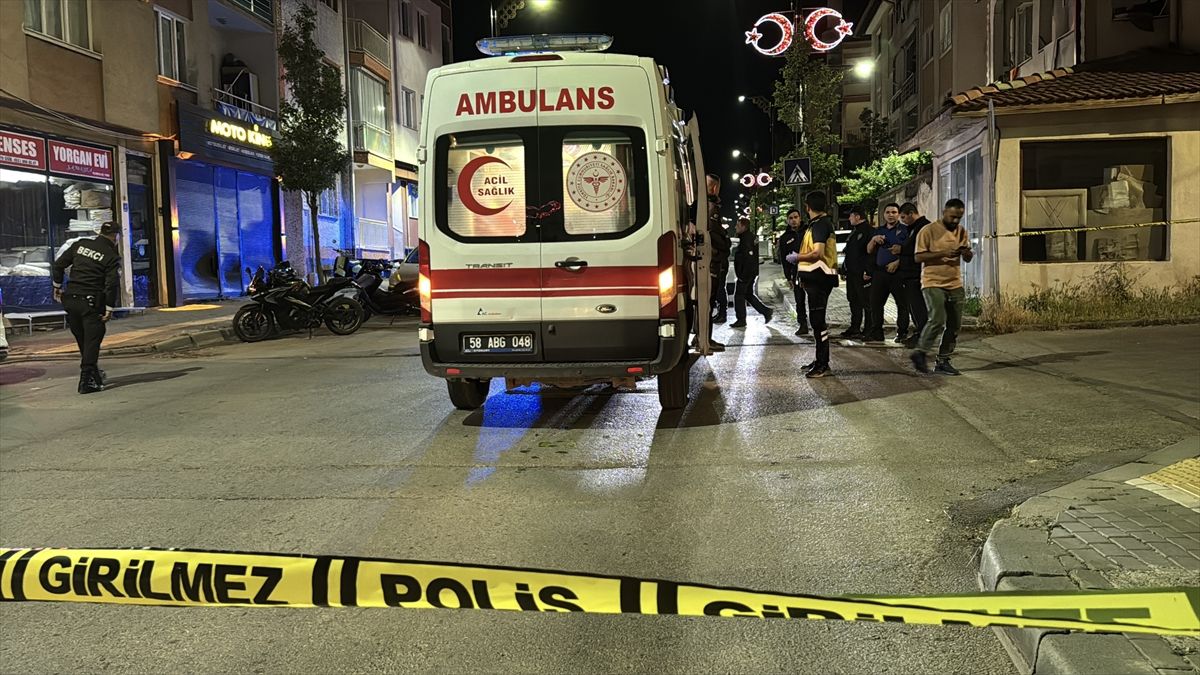 Sivas'ta bıçaklı kavgada 4 kişi yaralandı