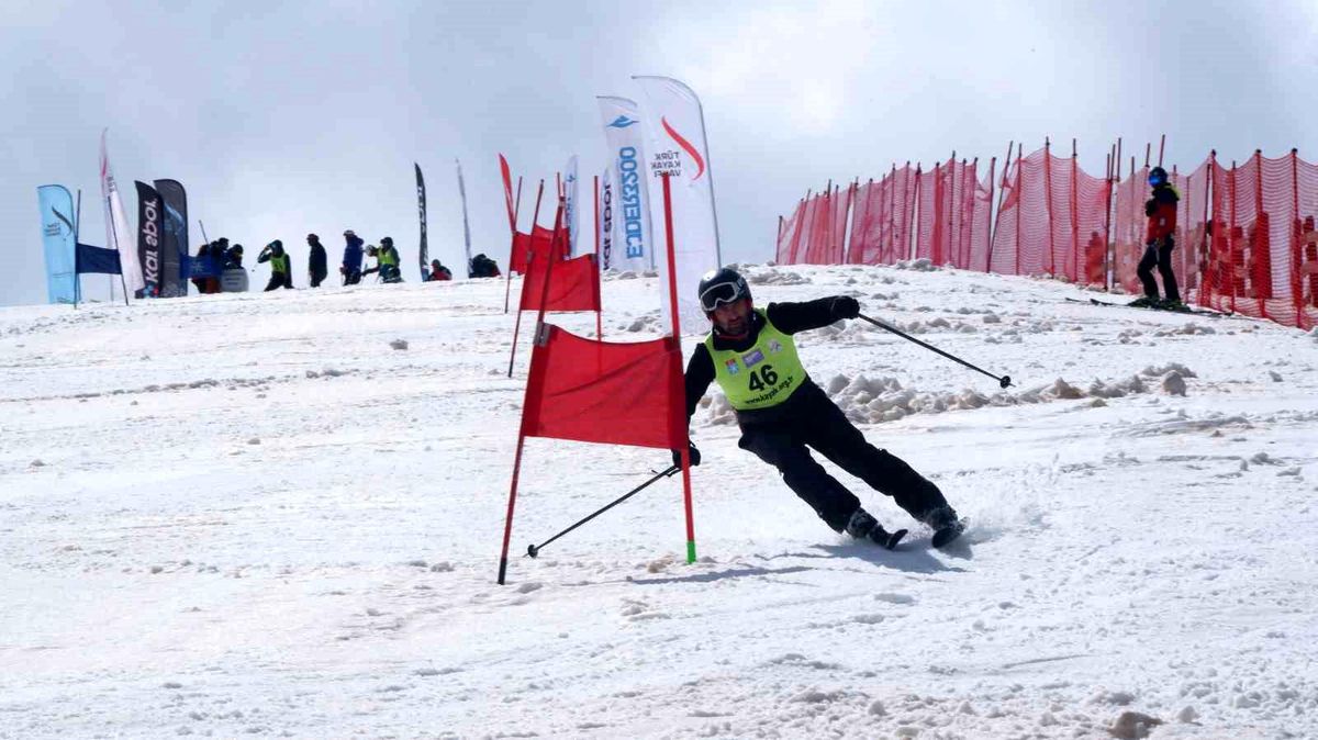 Erzurum'da Haziran ayında kayak keyfi