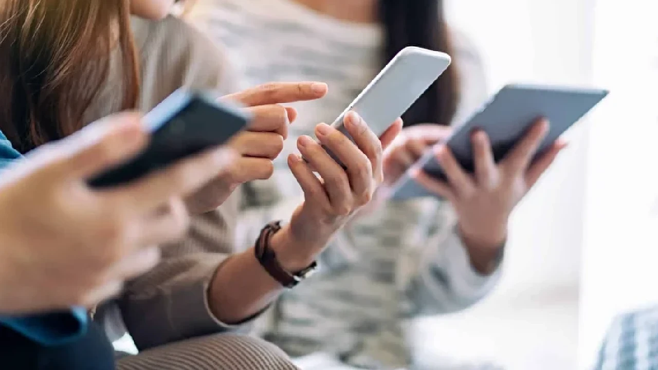 BTK yönetmeliği değiştirdi! Milyonlarca insanı ilgilendiriyor: Telefonunu yurt dışından alanlar için flaş karar!