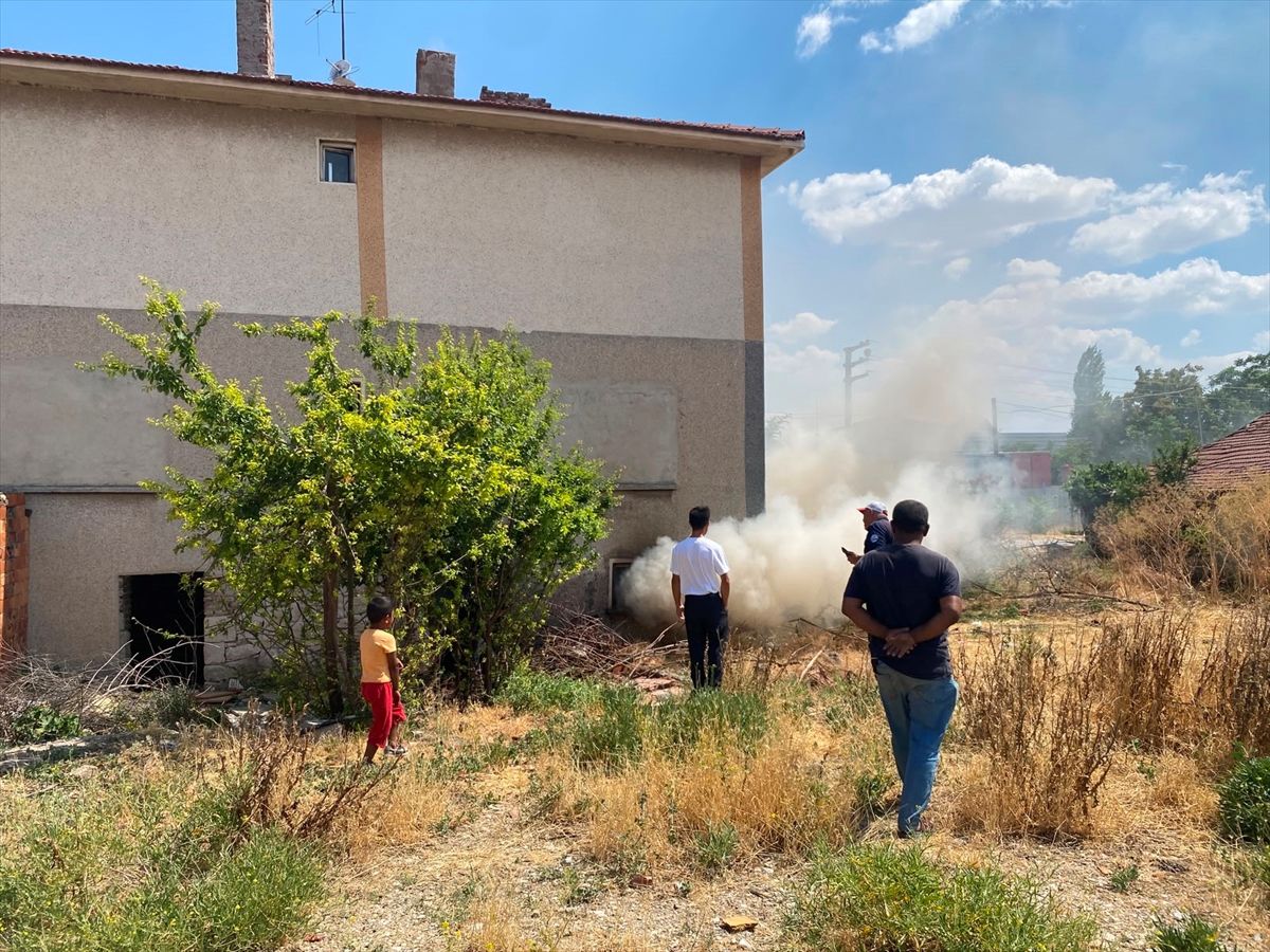 Eskişehir'de 2 katlı müstakil evin bodrum katında çıkan yangın söndürüldü
